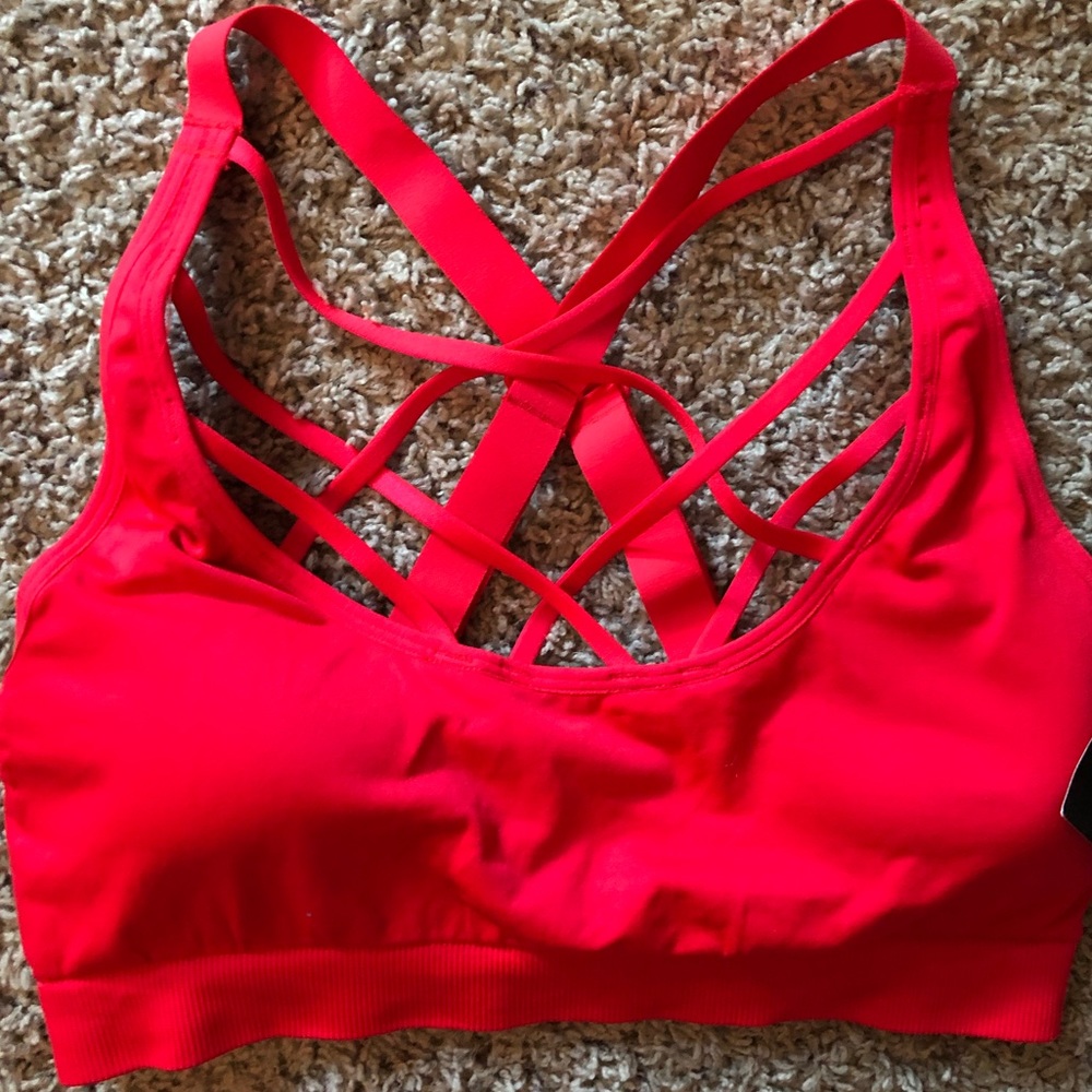 VS Strappy Sports Bra